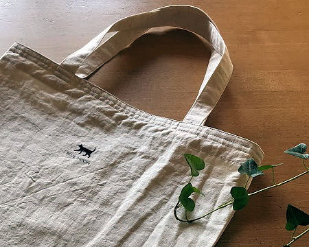 クロネコをプリントしたトートバッグ